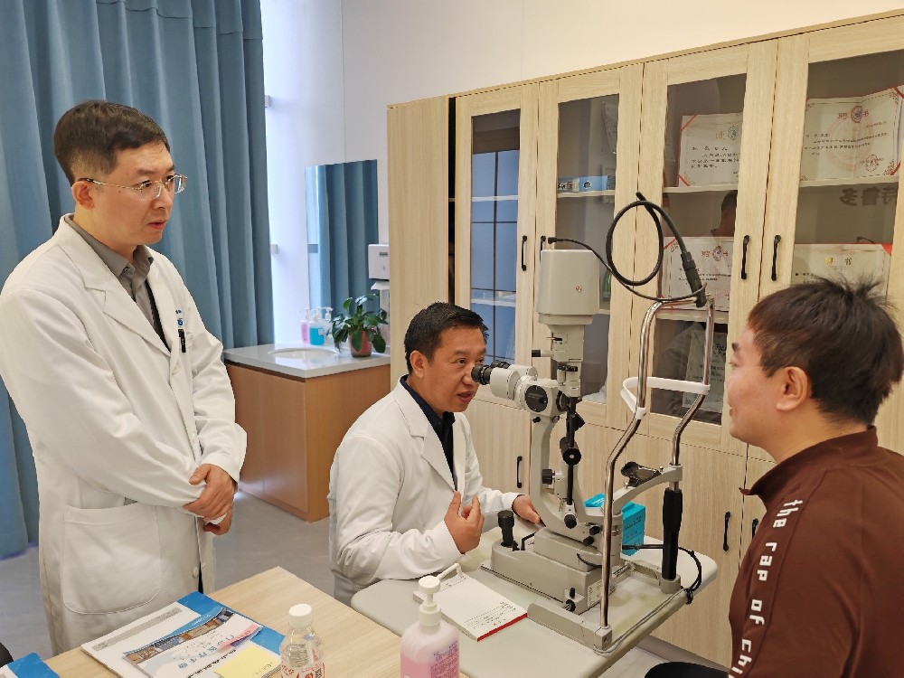 哈尔滨激光近视矫正手术，纠结做全飞秒还是半飞秒？