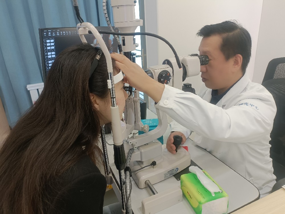 近视手术科普之——什么是真正的 “眼内隐形眼镜”