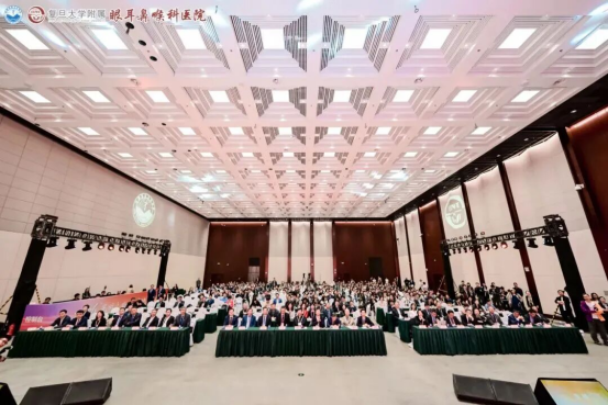 杨亮院长受邀出席 2026「光明之路・五官健康」大会，授予全飞秒SMILE pro手术“全国带教专家”！